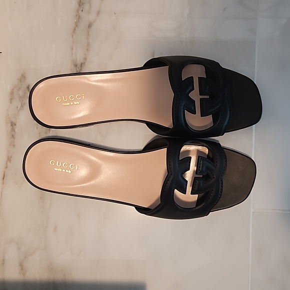 Gucci Interlocking Sandals - Picture 2 of 4